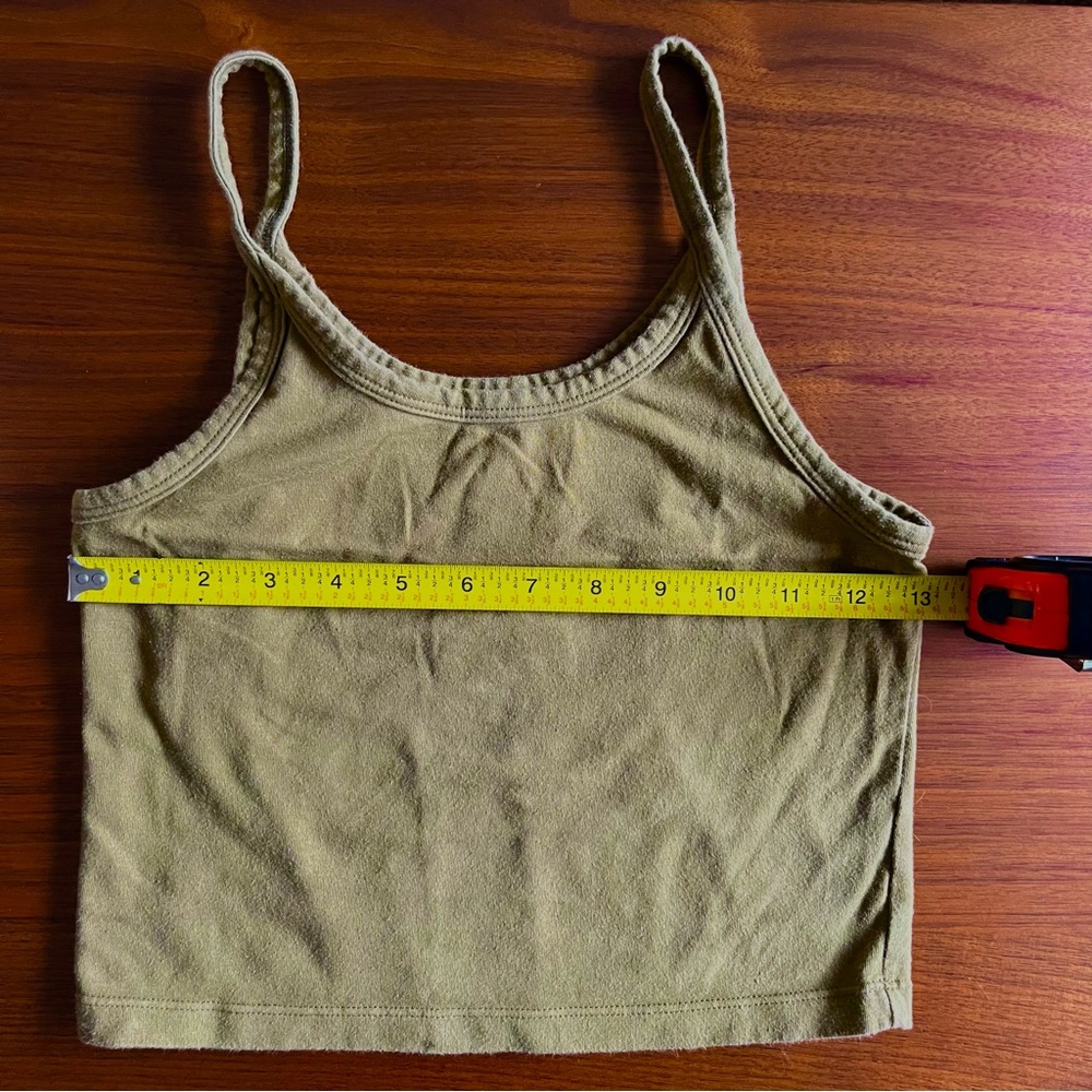 ARQ crop tank (olive) - Picture 2 of 3